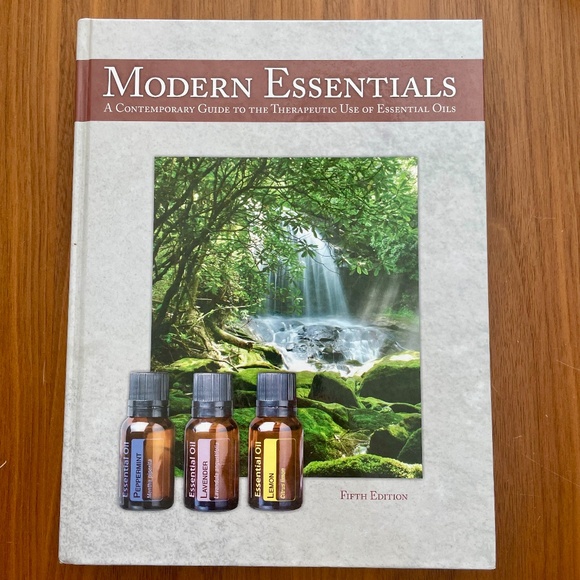 Modern Essentials - Essential Oil Therapeutic Use/Guide Book 5th edition - Picture 1 of 5